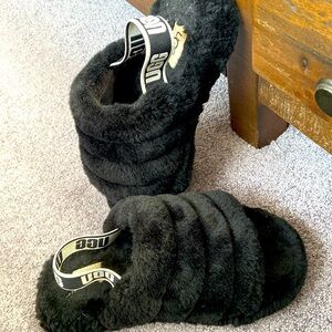 Girl’s UGG slip on fur sling back sandals!